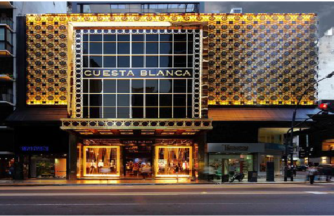 石屏门头设计与商业空间的纽带。